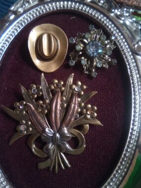 3 vintage brooches